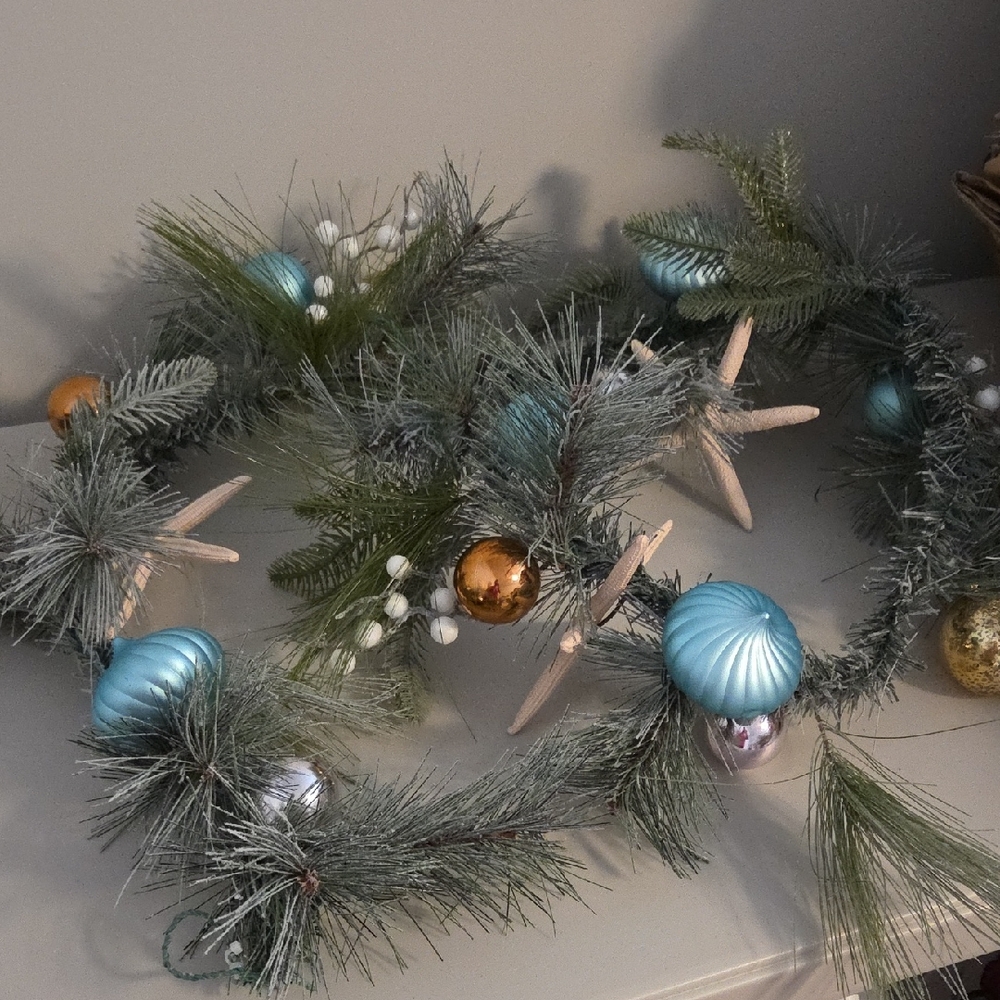 Festive Coastal Holiday Garland - New W/out Tags